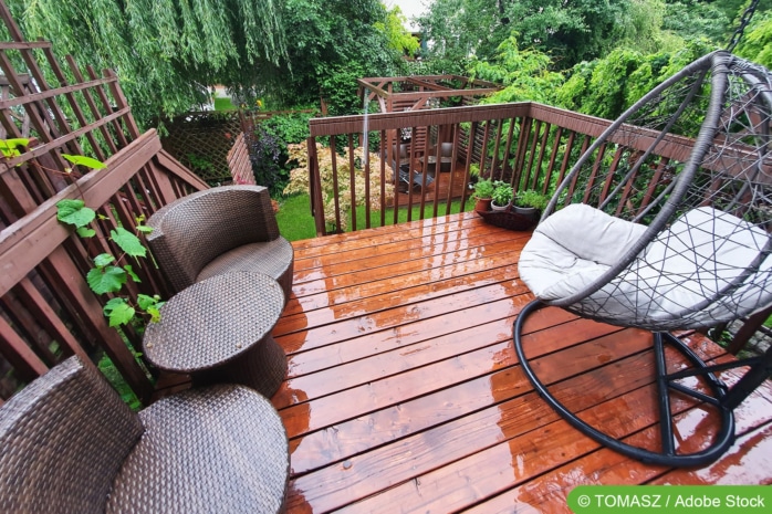 Nasse Terrasse ohne Regenschutz