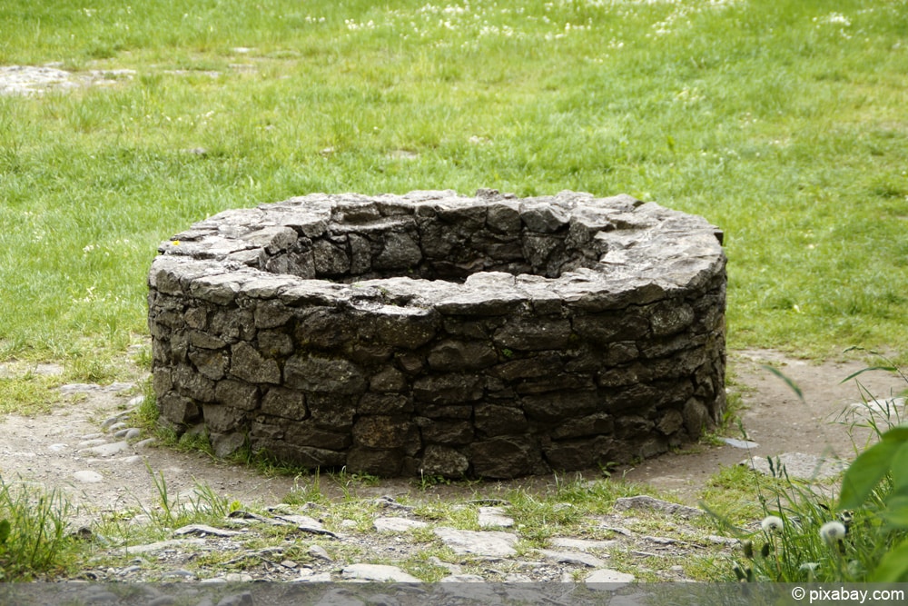 Gartenbrunnen bohren und mauern