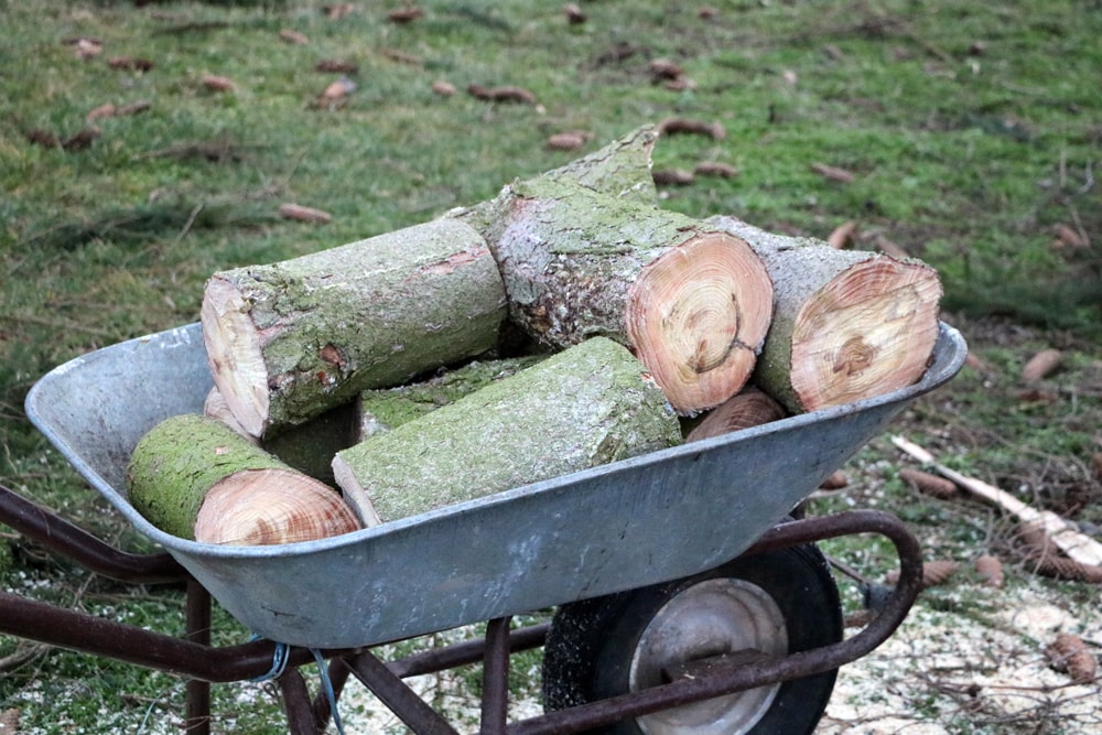 Feuerholz als Gegenleistung