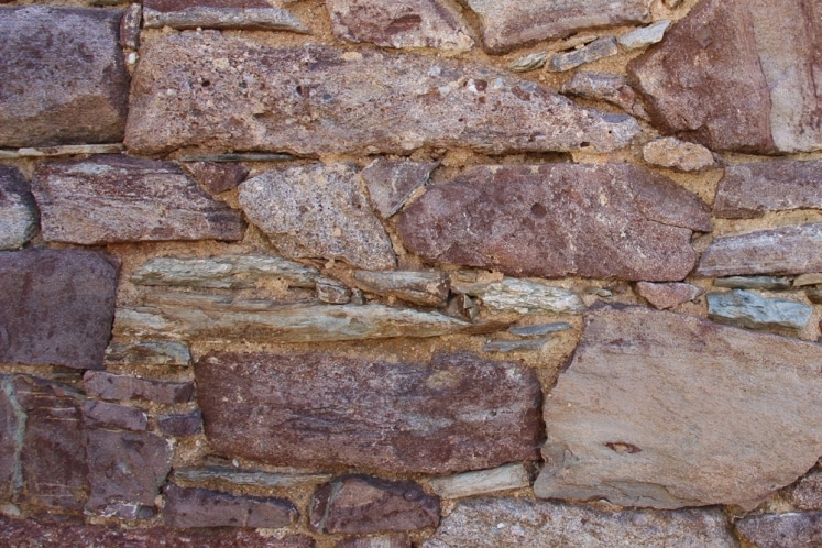 Sandsteinmauer bauen so mauern und verfugen Sie Sandsteine richtig
