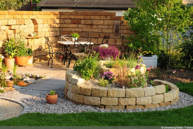 Ruinenmauer im Garten selber bauen so gelingt eine antike Mauer