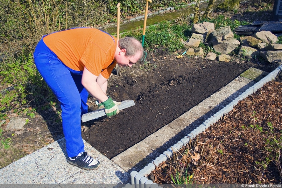 Waschbeton als Gartenweg Anleitung in 7 Schritten
