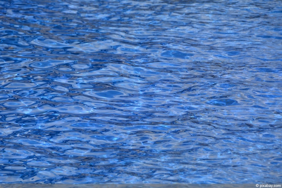 Wasserwechsel im Whirlpool wann und wie oft? Wasser ist trüb