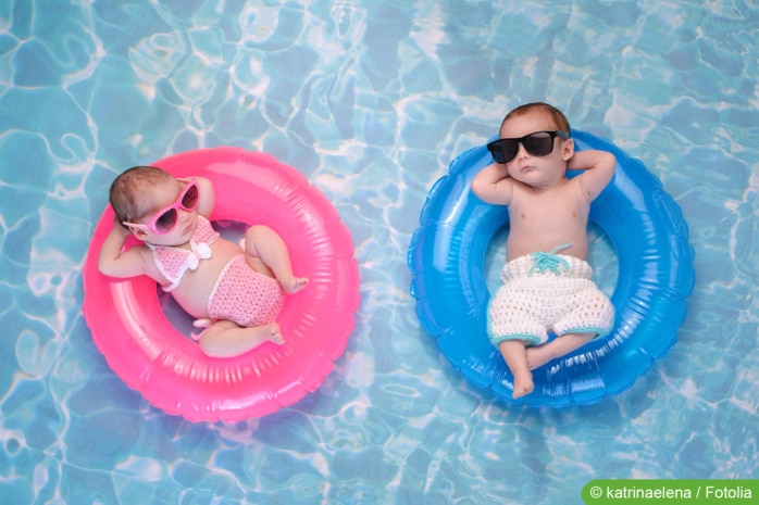 Kinder im Pool