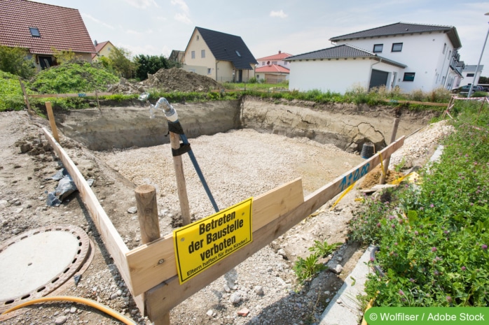 Bauland mit Baustelle zum Hausbau