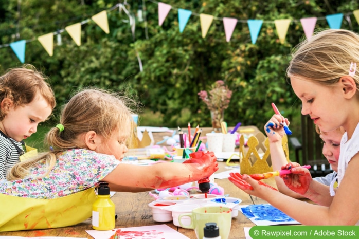 Malecke für Kinder bei einer Gartenparty